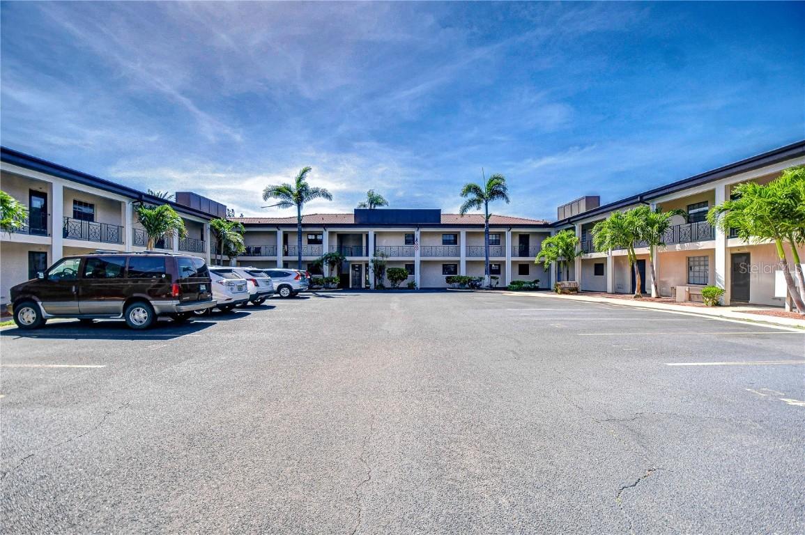 10190 Imperial Point Dr. #8, Largo, FL 33774