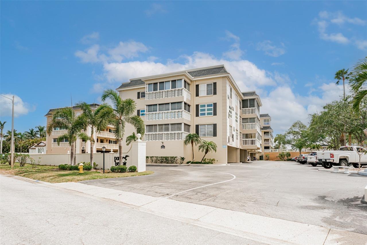 147 Bluff View Dr. #206, Belleair Bluffs, FL 33770