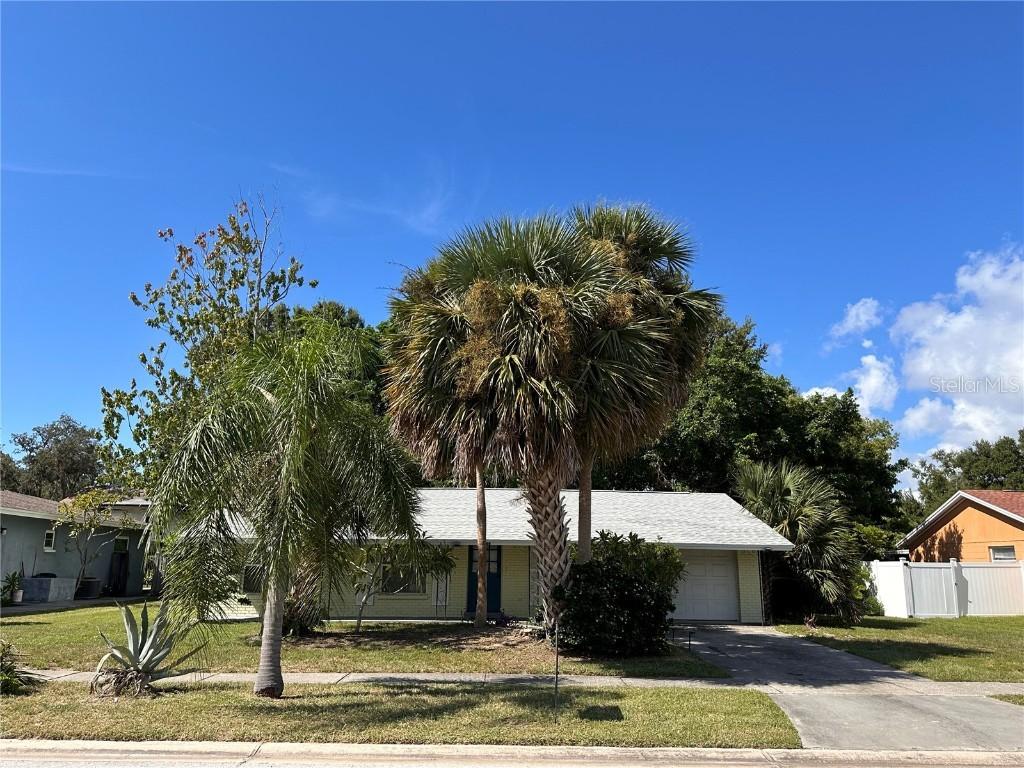1424 Castleworks Ln., Tarpon Springs, FL 34689