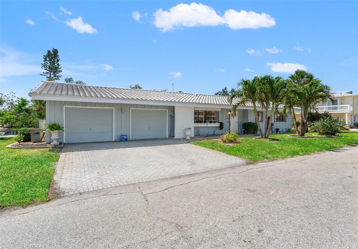 636 Tarawitt Dr., Longboat Key, FL 34228