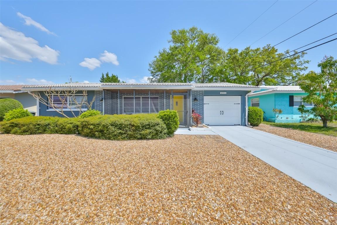 2306 Black Oak Ln., Clearwater, FL 33763
