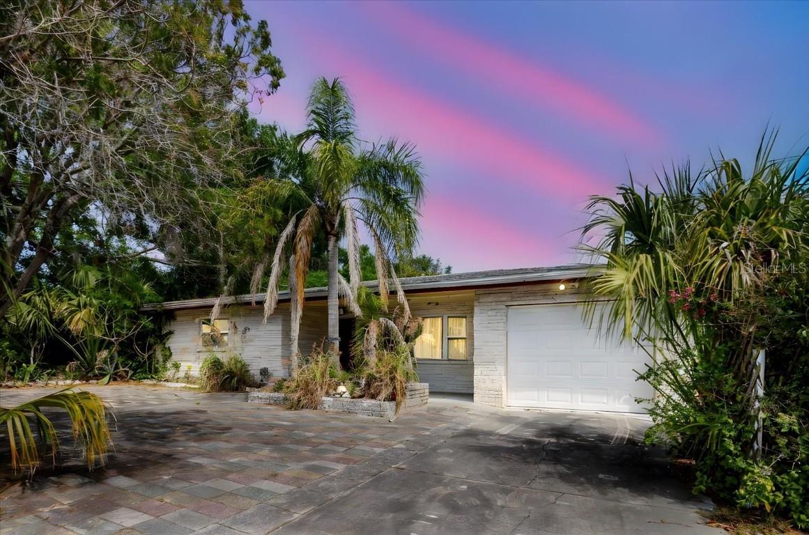 549 E Center St St., Tarpon Springs, FL 34689
