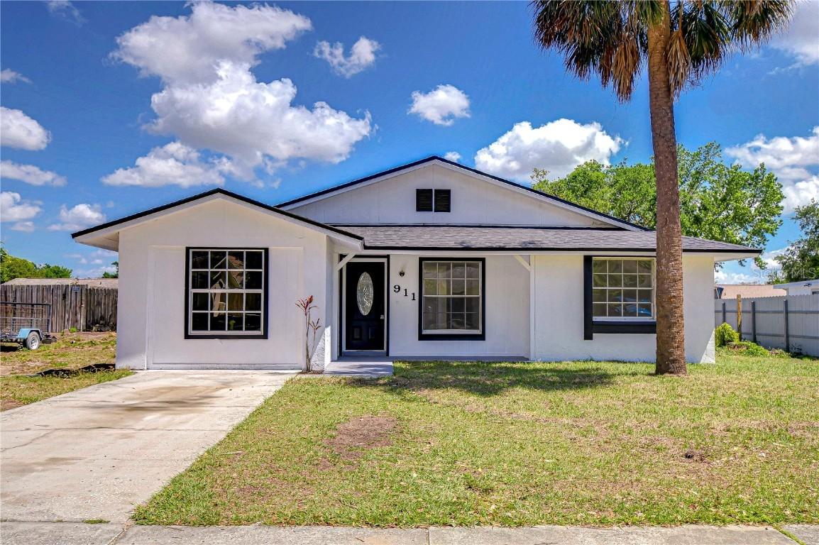 911 Kirkcaldy Way, Valrico, FL 33594