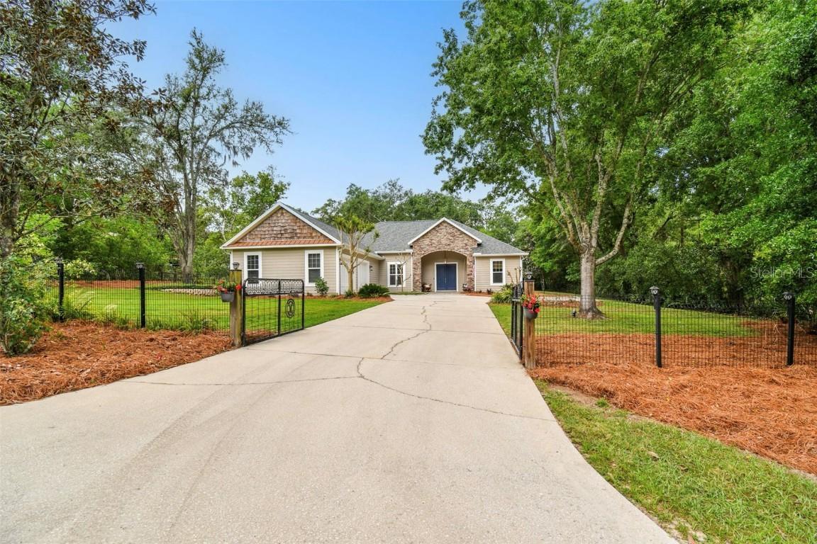 9801 Pine Leaf Ln., Dade City, FL 33525