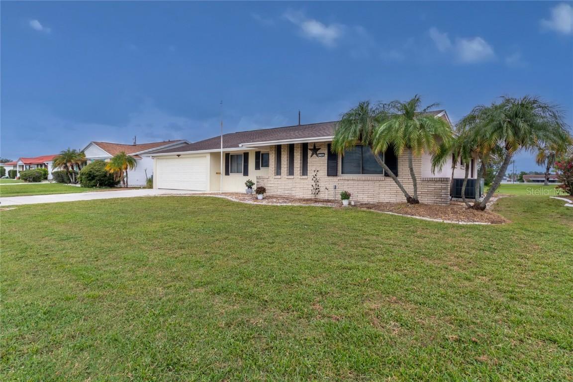 733 Ojai Ave., Sun City Center, FL 33573