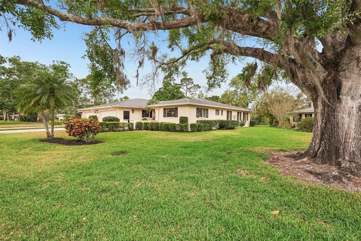 7094 Fairway Bend Cir., Sarasota, FL 34243
