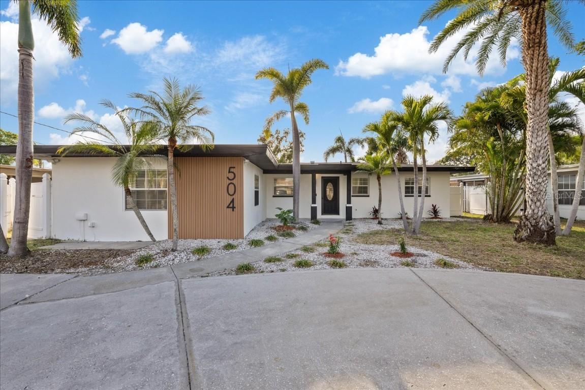 504 Driftwood Dr., Palm Harbor, FL 34683