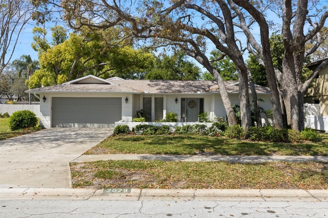 2029 Winding Oaks Dr., Palm Harbor, FL 34683
