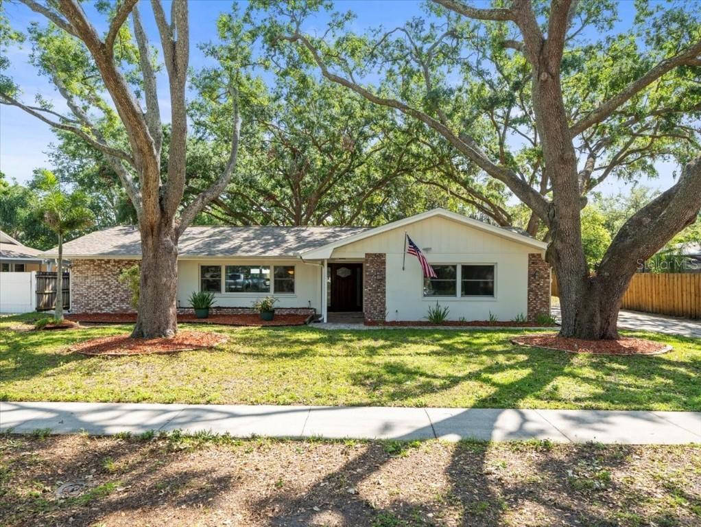 13556 Lake Magdalene Dr., Tampa, FL 33613