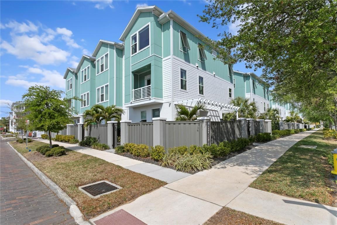 98 29th St., St Petersburg, FL 33712