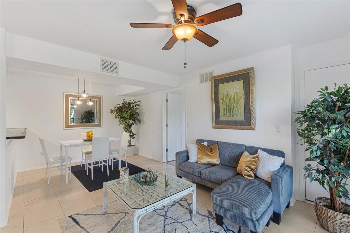 455 Alt 19 #111, Palm Harbor, FL 34683