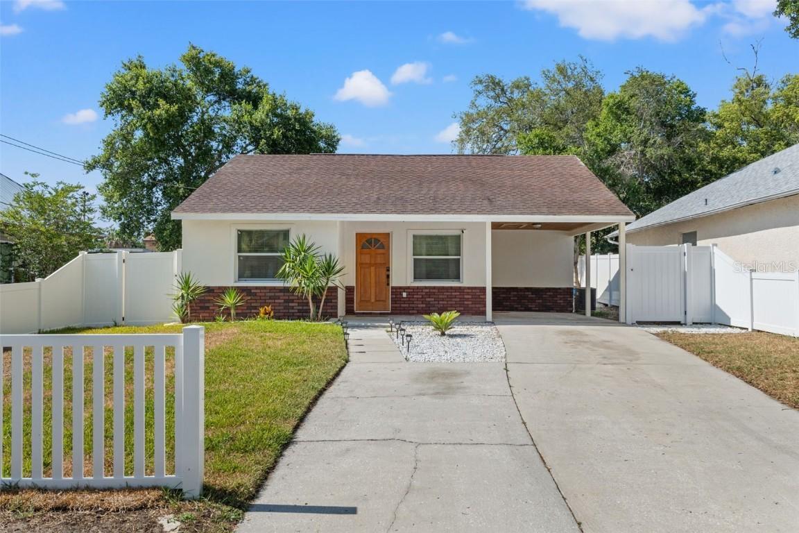 439 E Boyer St., Tarpon Springs, FL 34689