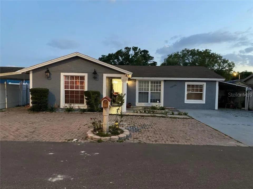 10106 Wheatley Hills Ct., Tampa, FL 33615