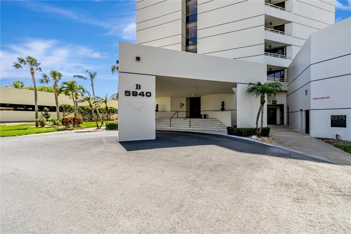 5940 Pelican Bay Plz. #504, Gulfport, FL 33707