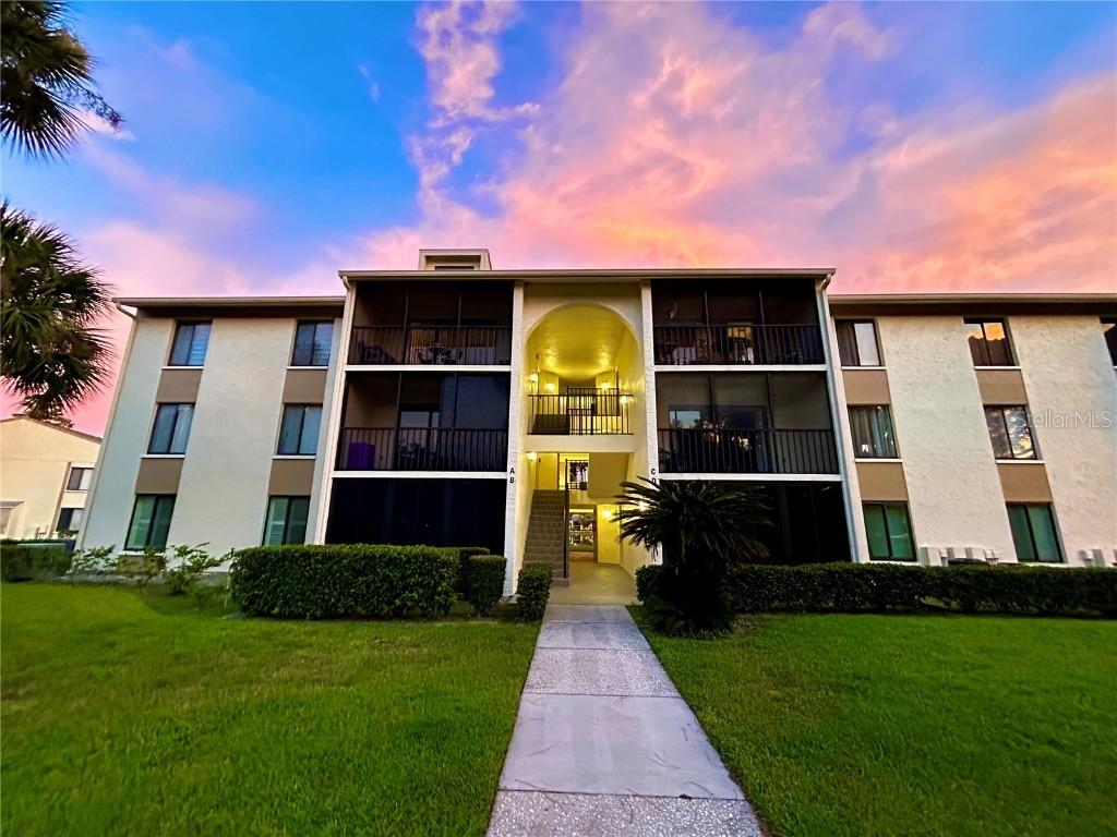 1423 Pine Glen Ln. #D2, Tarpon Springs, FL 34688
