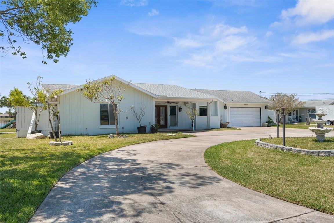 4210 Headsail Dr., New Port Richey, FL 34652