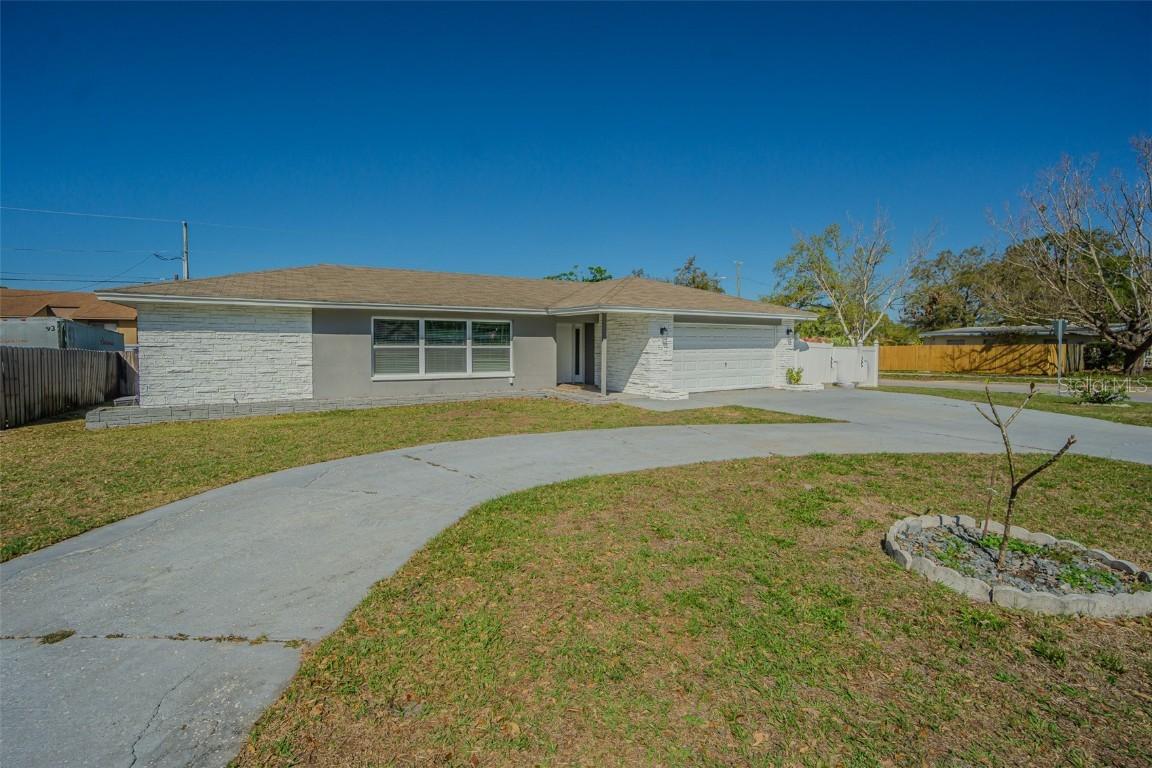 1760 Sharondale Dr., Clearwater, FL 33755