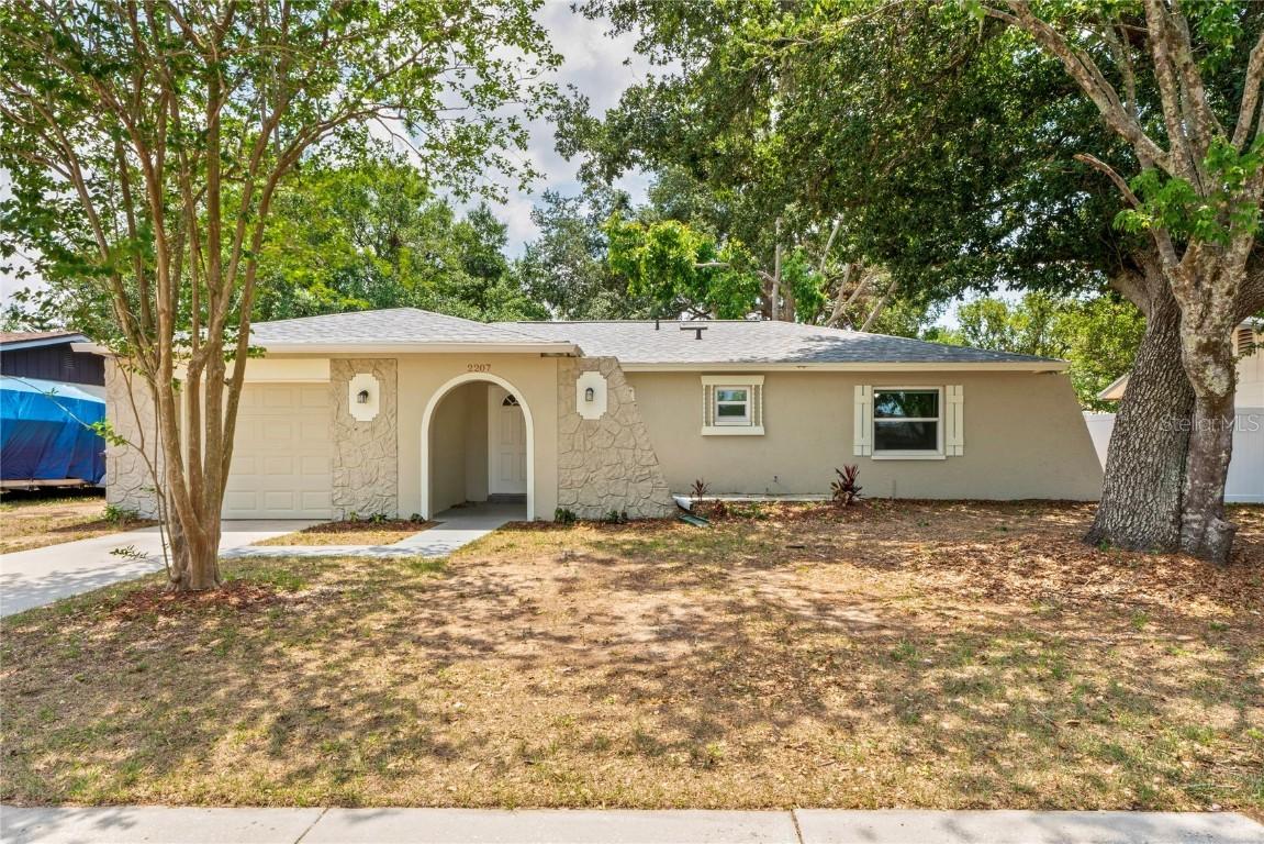 2207 Valleybrook Ave., Valrico, FL 33594