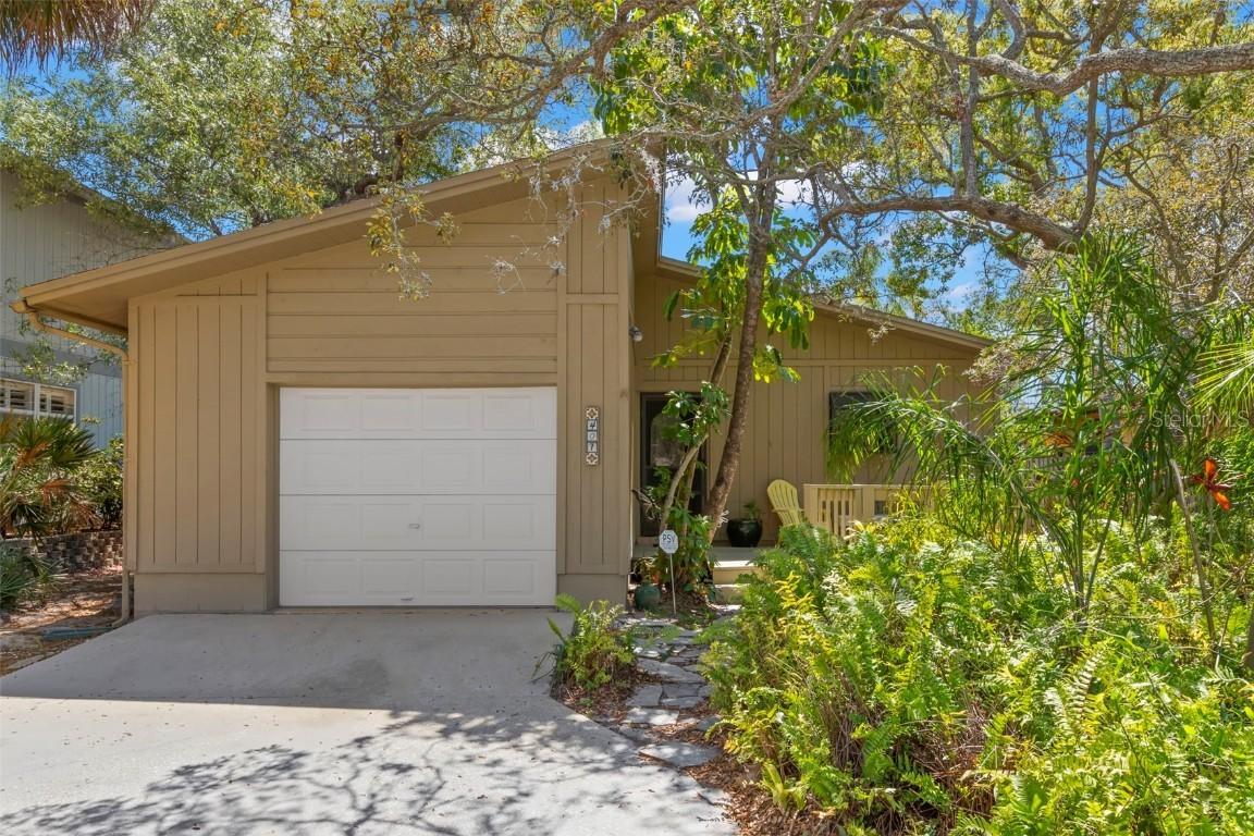 407 Indiana Ave., Crystal Beach, FL 34681