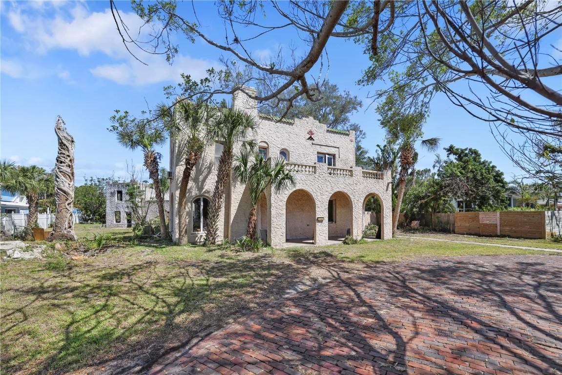 636 Sunset Dr., St Petersburg, FL 33707