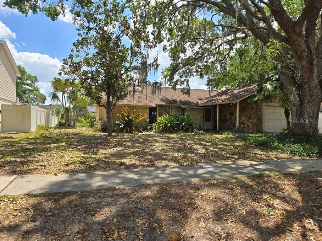 1425 Corner Oaks Dr., Brandon, FL 33510