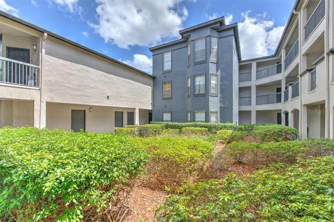 13210 Arbor Isle Dr. #207, Temple Terrace, FL 33637