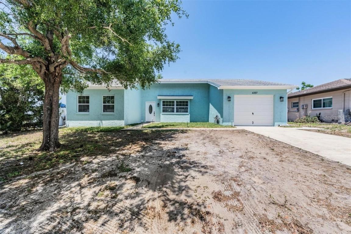 4307 Woodfield Ave., Holiday, FL 34691