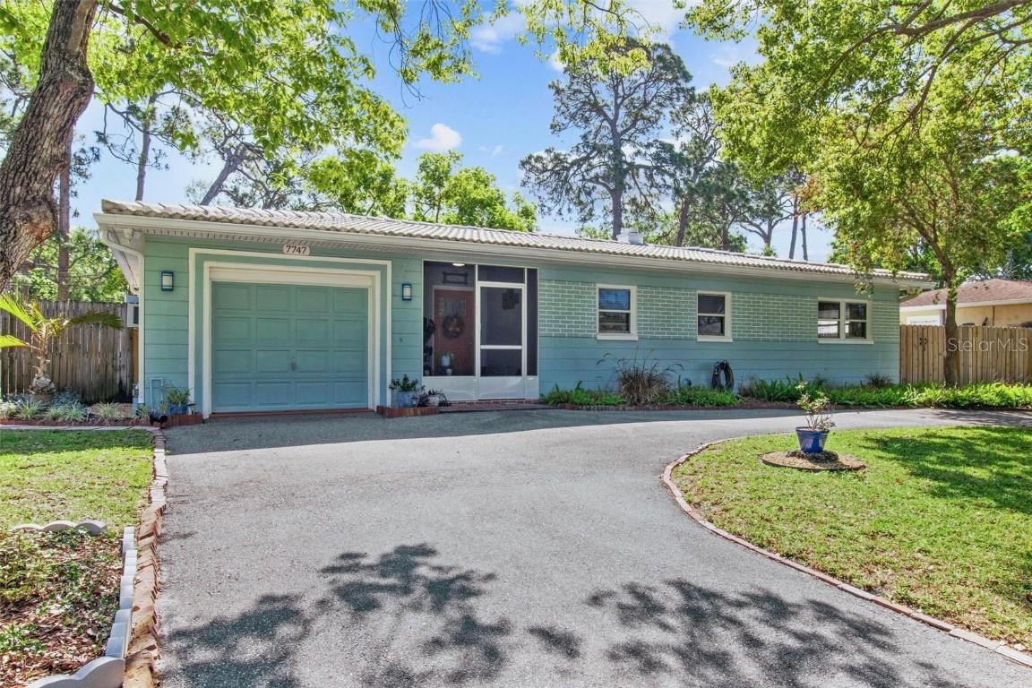 7747 90th Way, Seminole, FL 33777