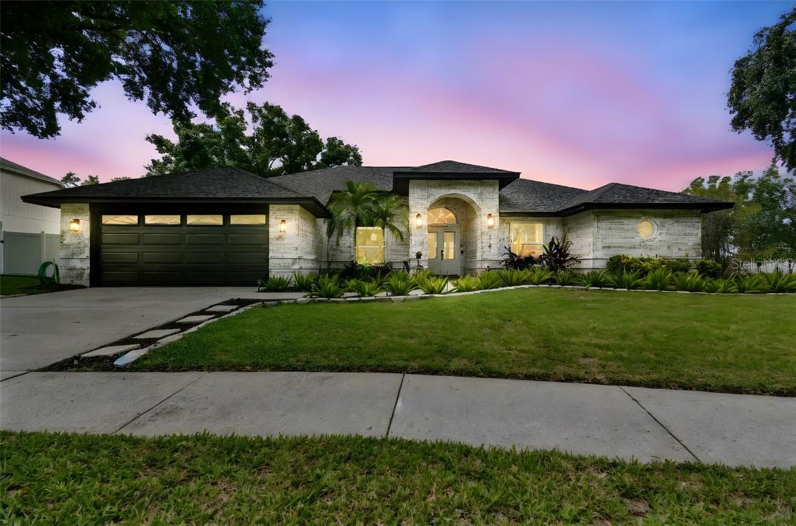 1727 Woodpond Way, Lutz, FL 33559