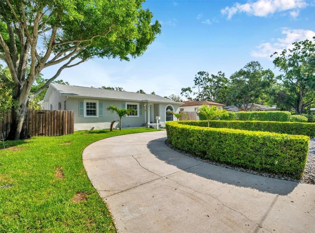 8111 Country Club Rd., St Petersburg, FL 33710
