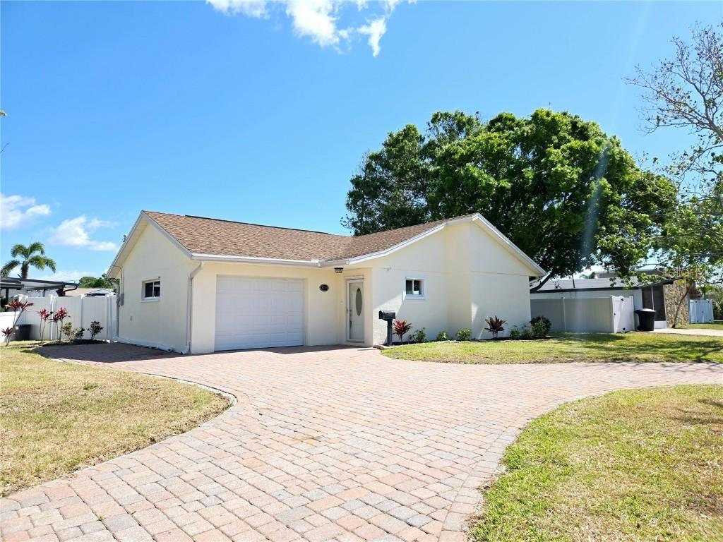 8719 Sunlit Cove Dr., St Petersburg, FL 33702