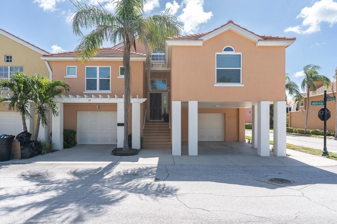 19 Crescent Pl., St Petersburg, FL 33711