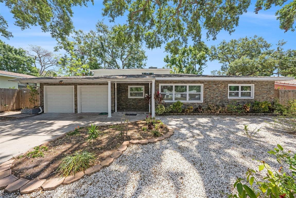 1557 Robinson Dr., St Petersburg, FL 33710