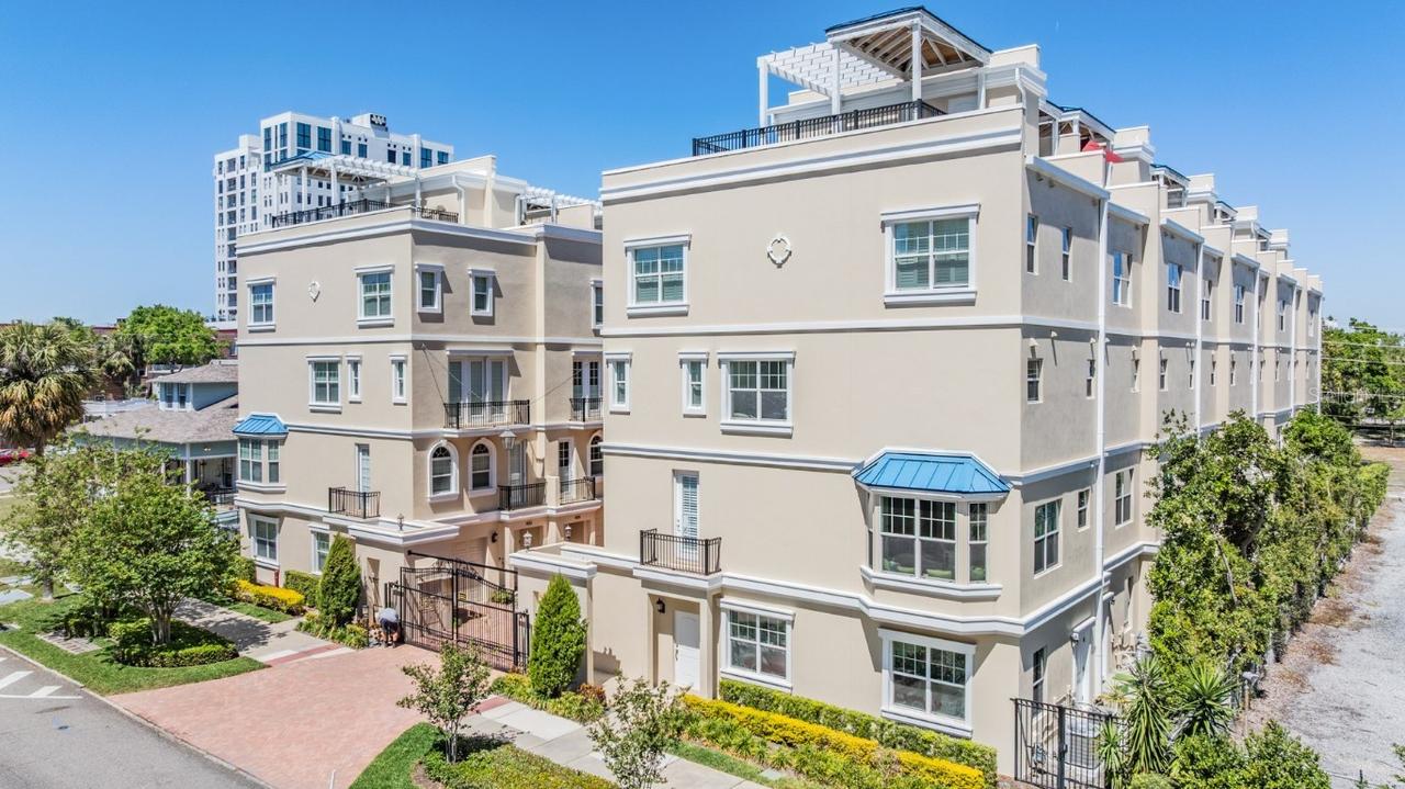 409 Regent Ln., St Petersburg, FL 33701