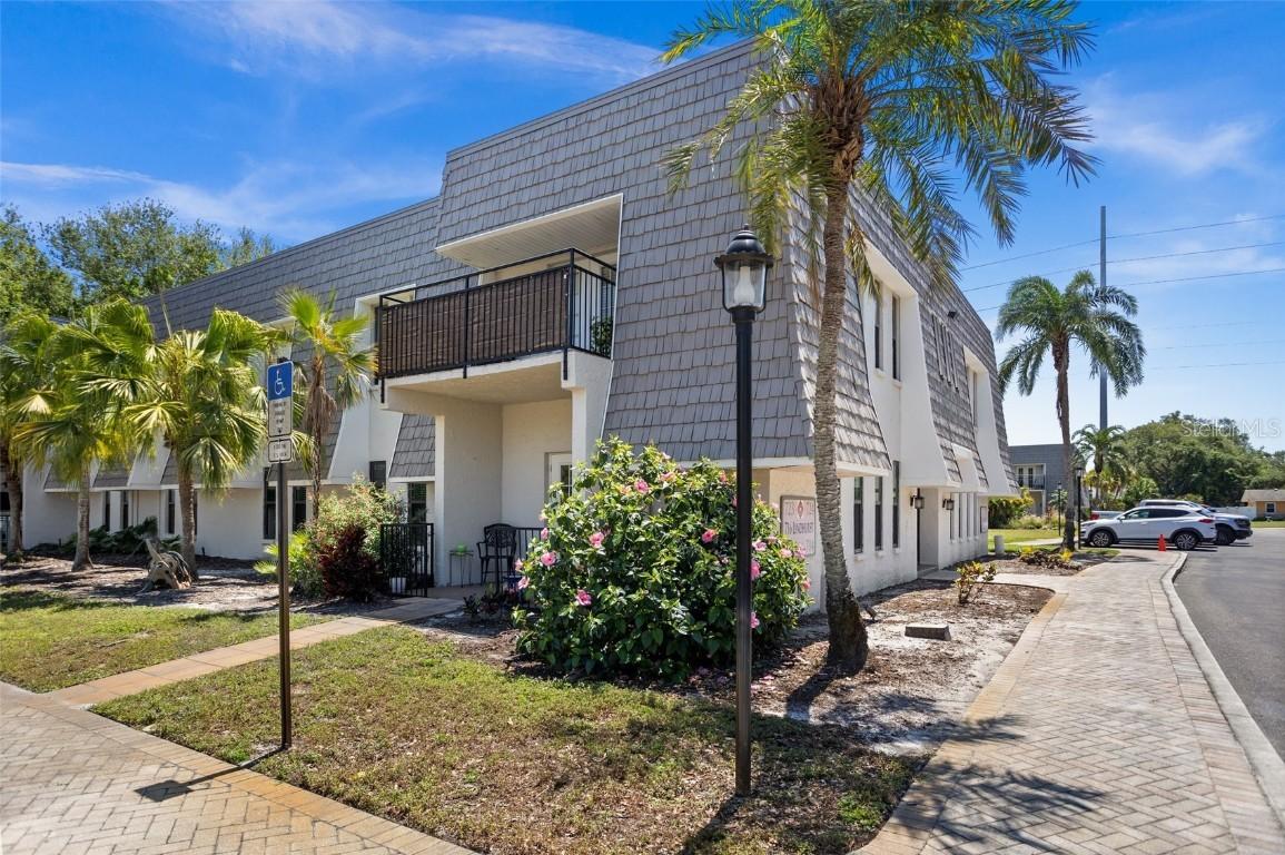 716 Lyndhurst St. #702, Dunedin, FL 34698
