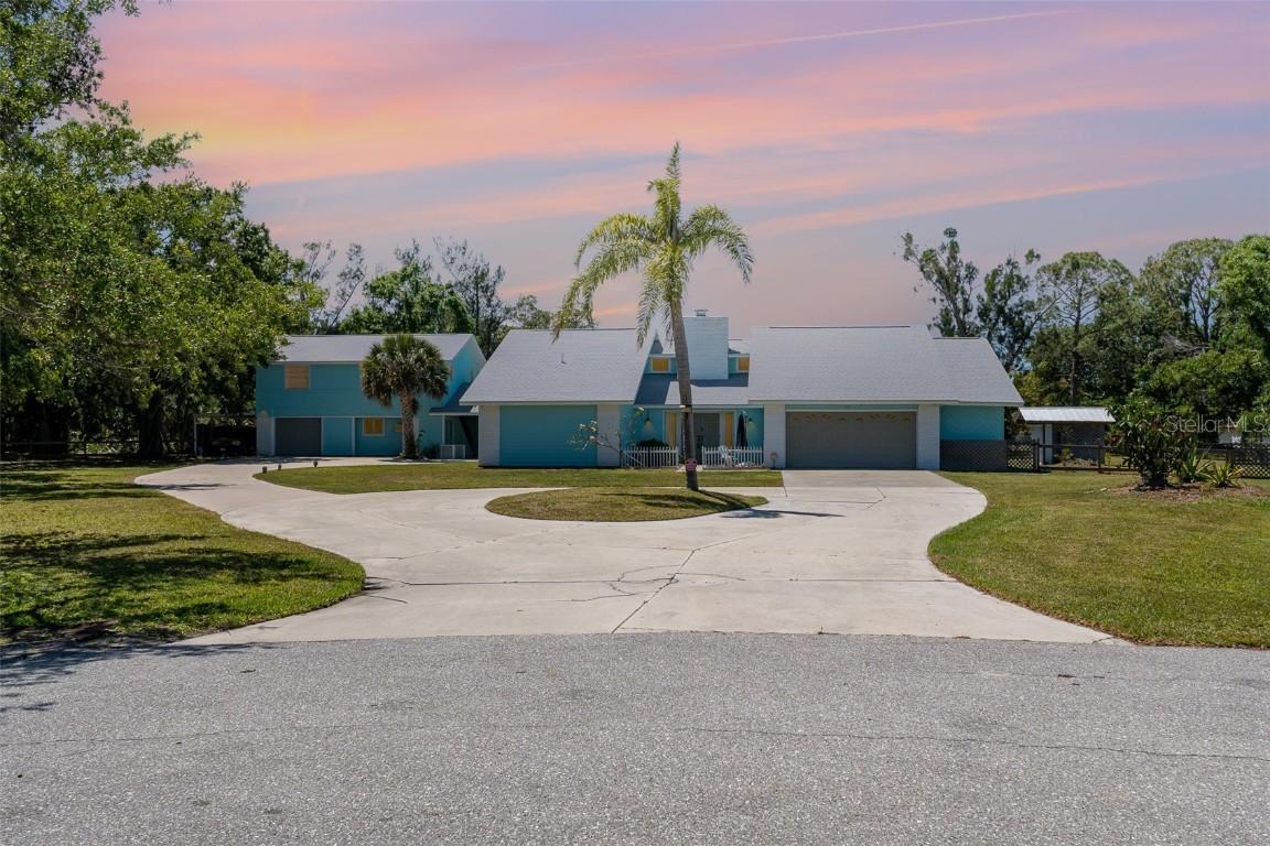 1305 Greenfield Cir., Venice, FL 34292