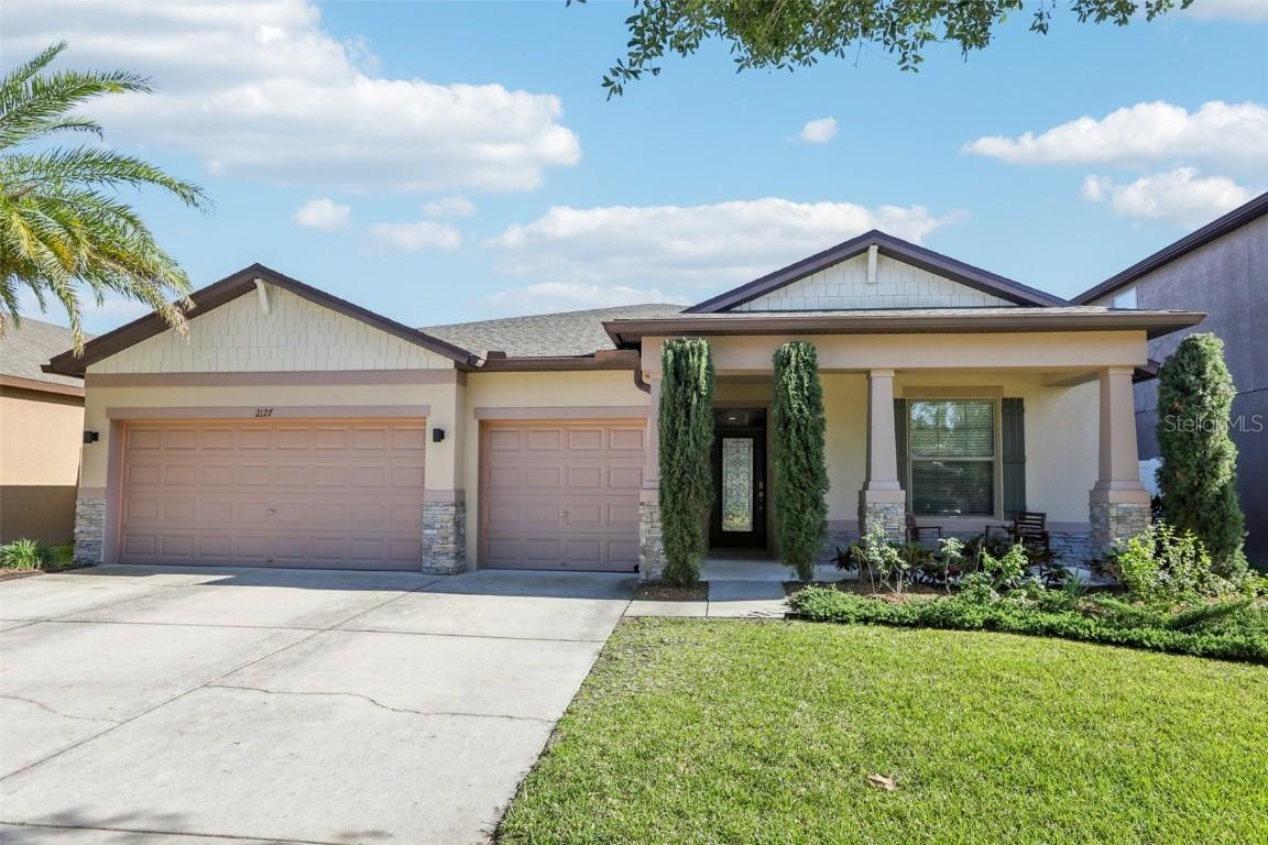 2127 Landside Dr., Valrico, FL 33594