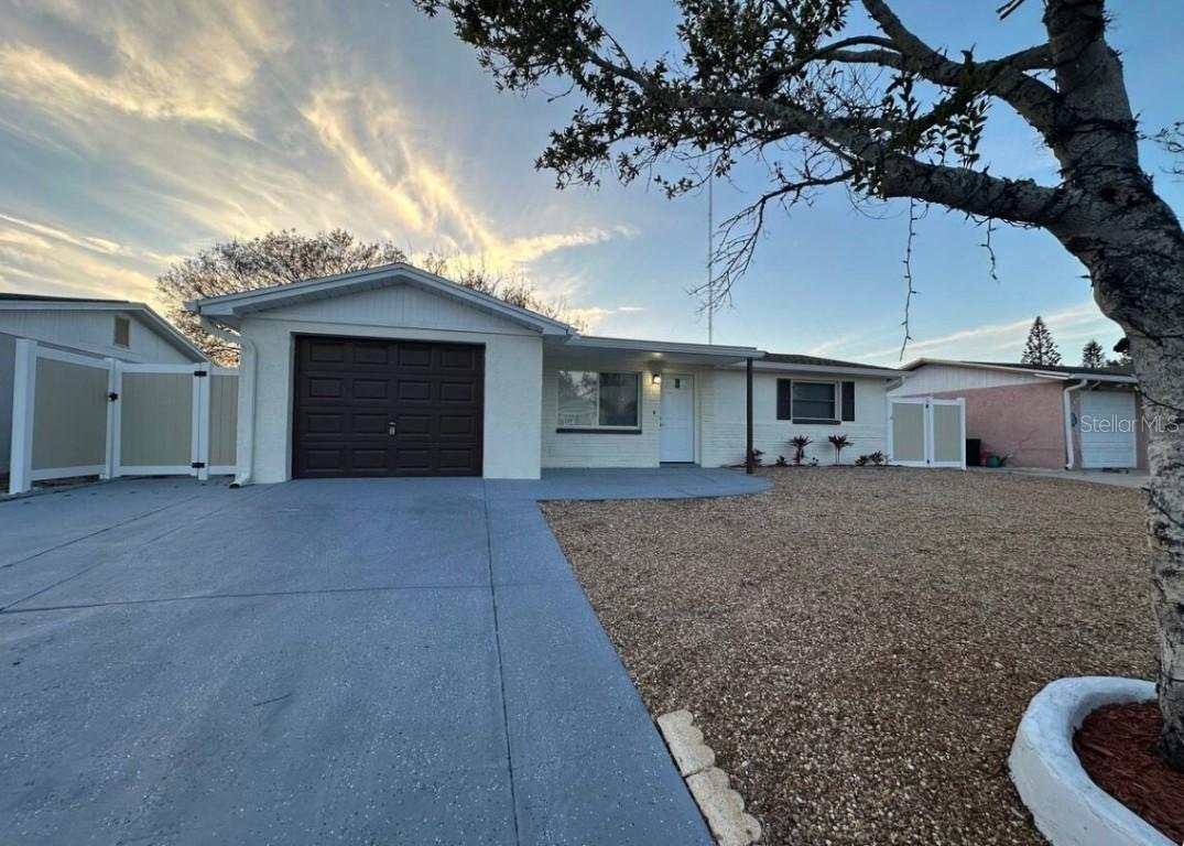 1435 Russel Ln., Holiday, FL 34691