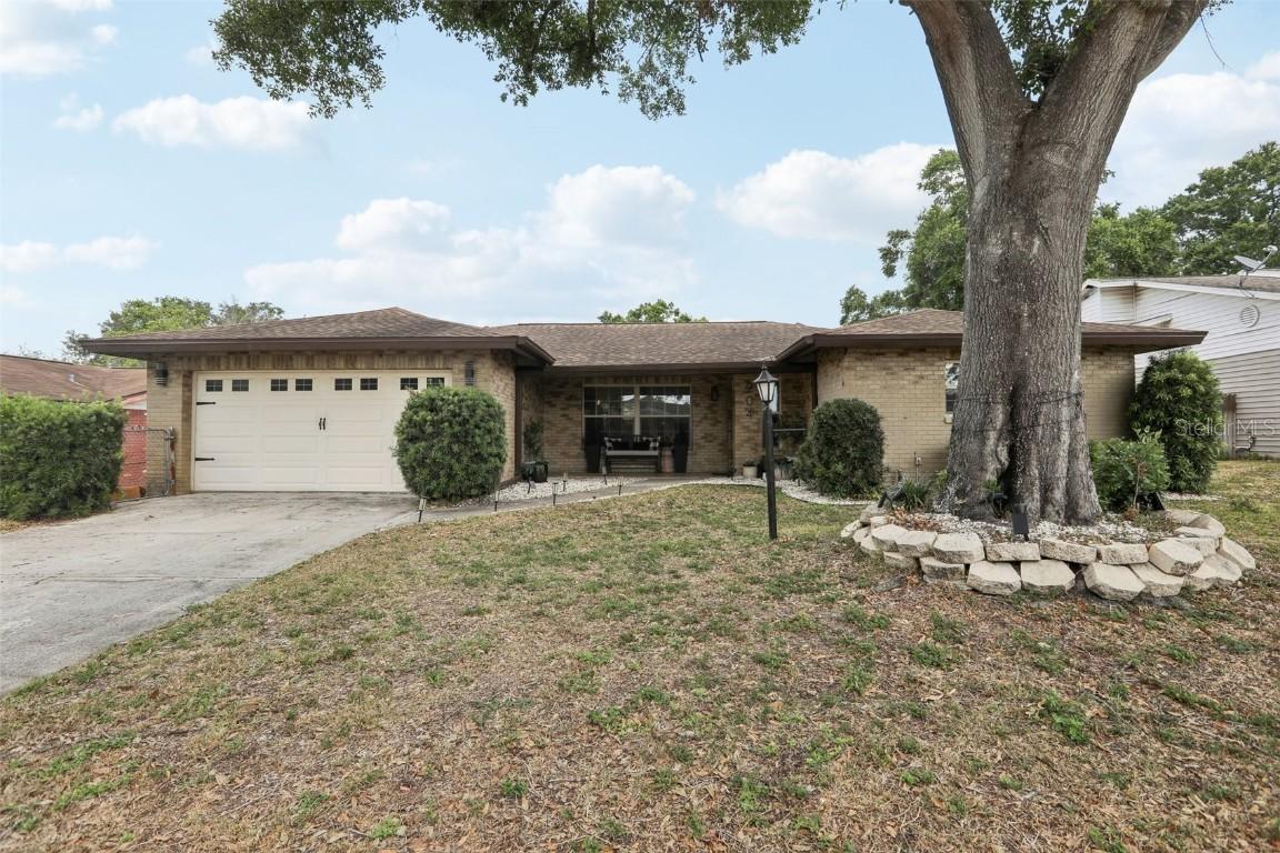204 Valley Dr., Brandon, FL 33510