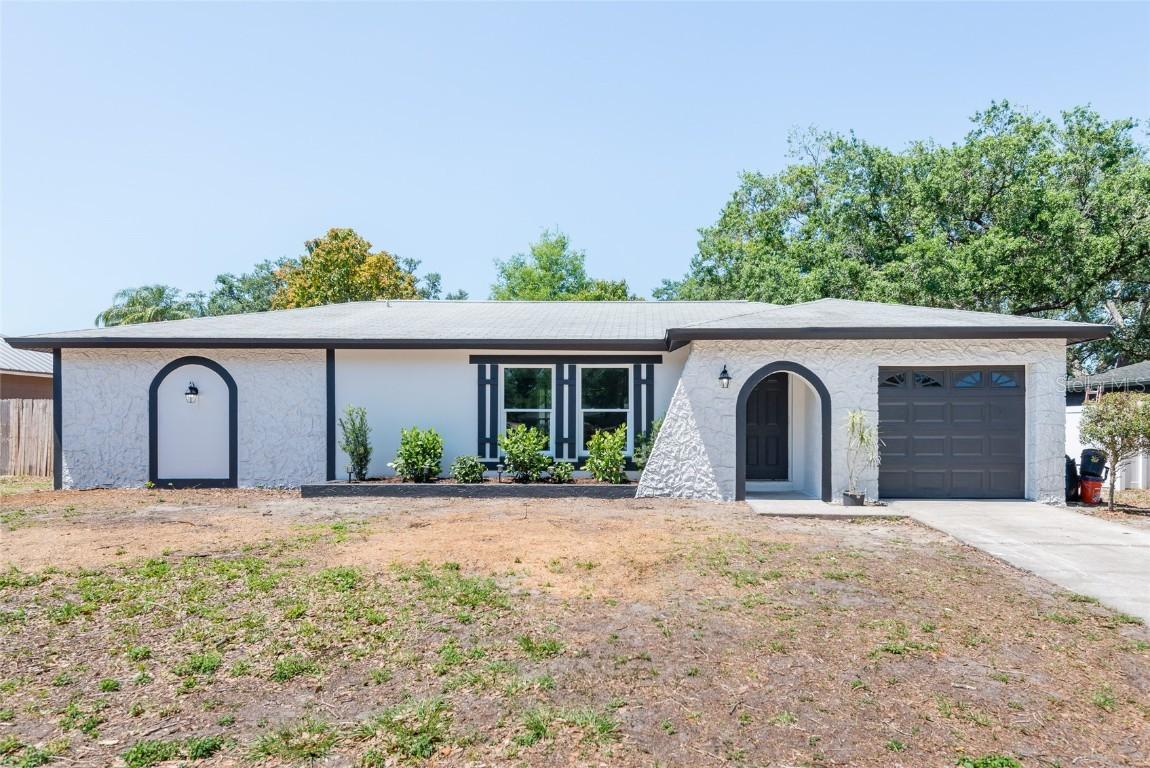 702 Briarcliff Dr., Valrico, FL 33594