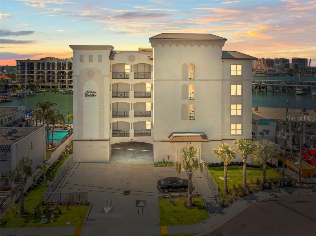 211 Dolphin Point #403, Clearwater Beach, FL 33767