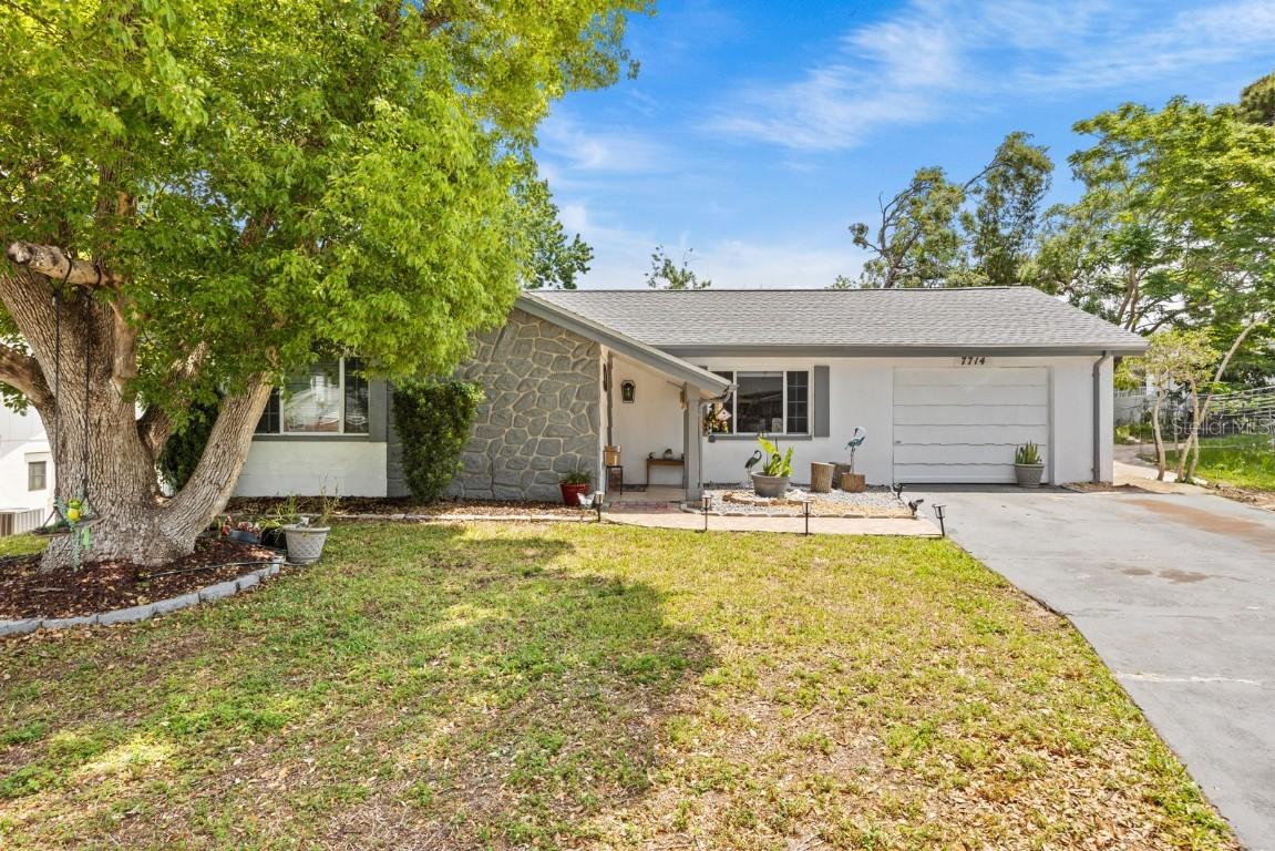 7714 Bayleaf Dr., Hudson, FL 34667