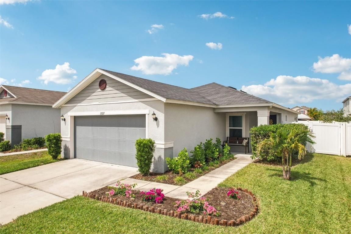 7727 Sunshine Bridge Ave., Gibsonton, FL 33534