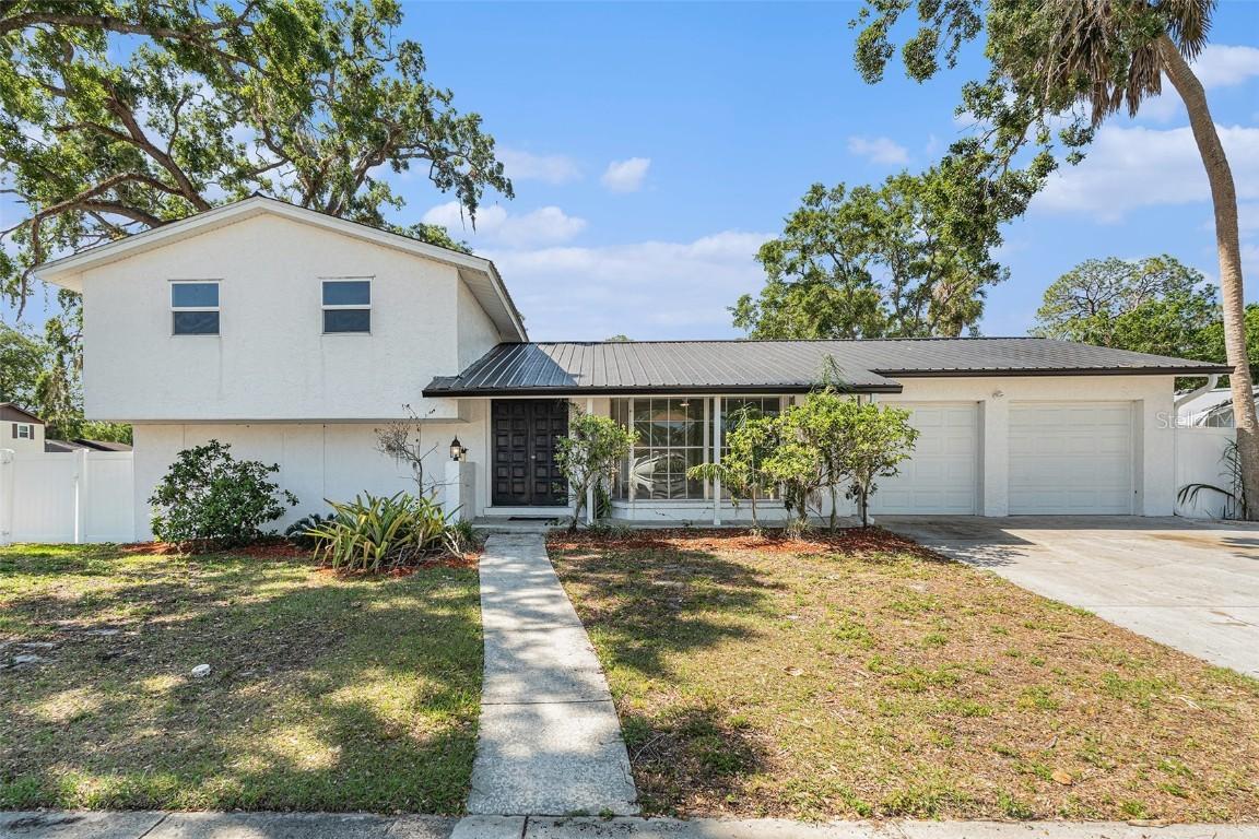 8302 W Pocahontas Ave., Tampa, FL 33615