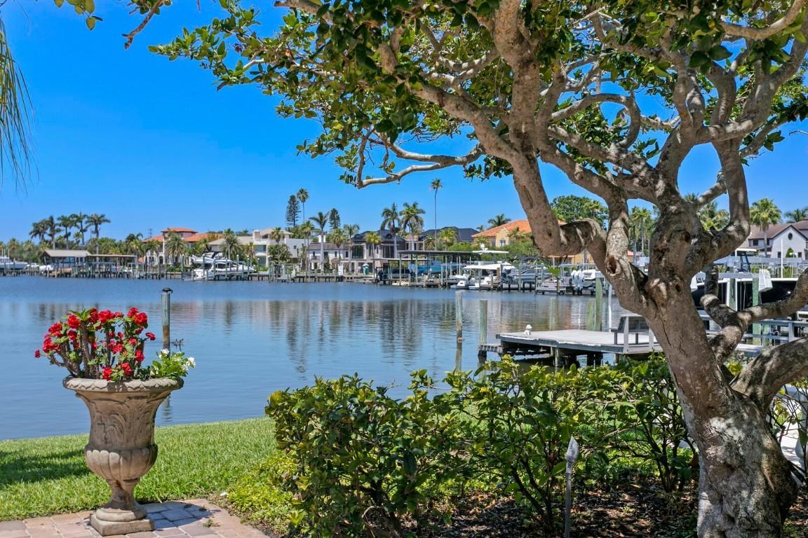 321 Brightwaters Blvd., St Petersburg, FL 33704