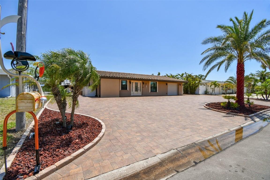 4011 99th St., Bradenton, FL 34210