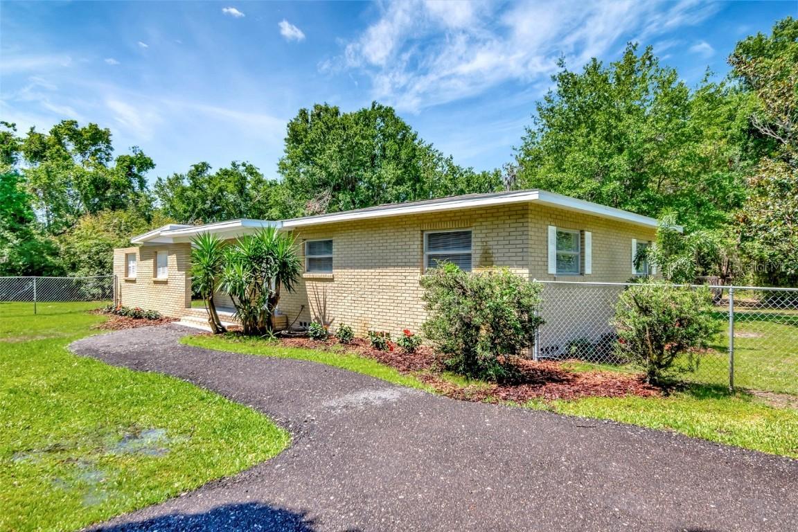 2054 Deerwood Rd., Seffner, FL 33584