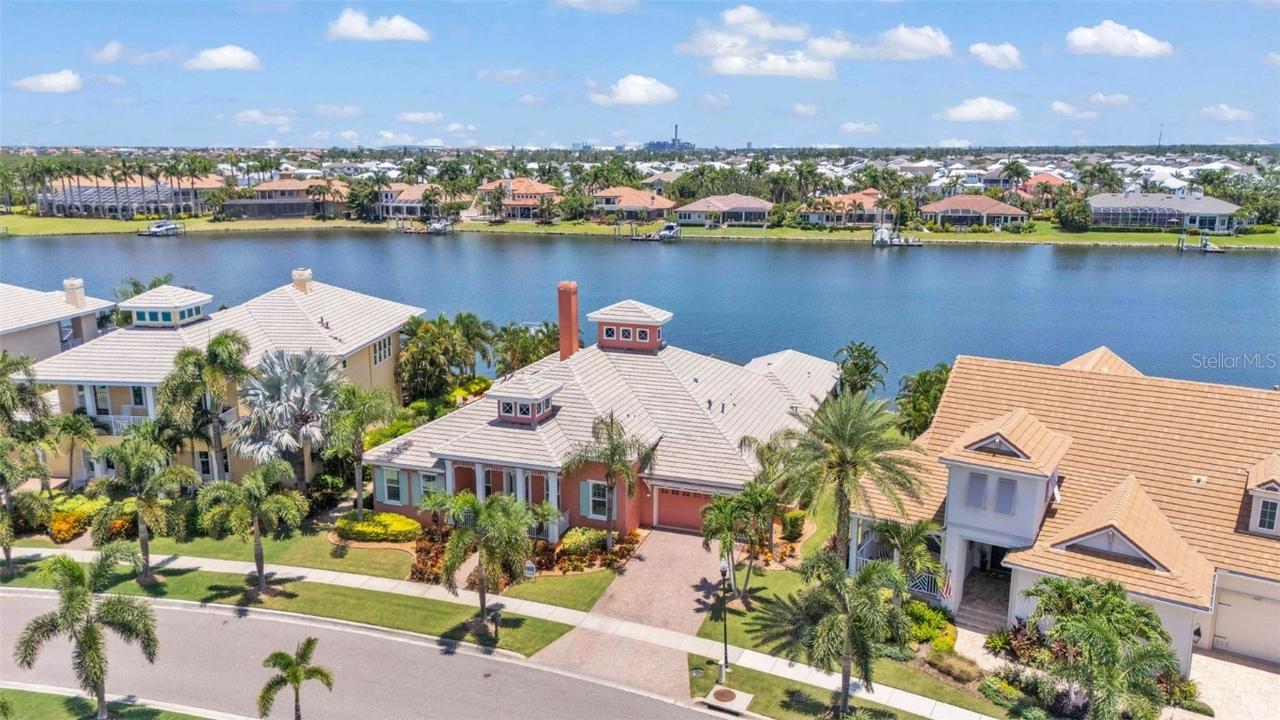 729 Manns Harbor Drive Dr., Apollo Beach, FL 33572