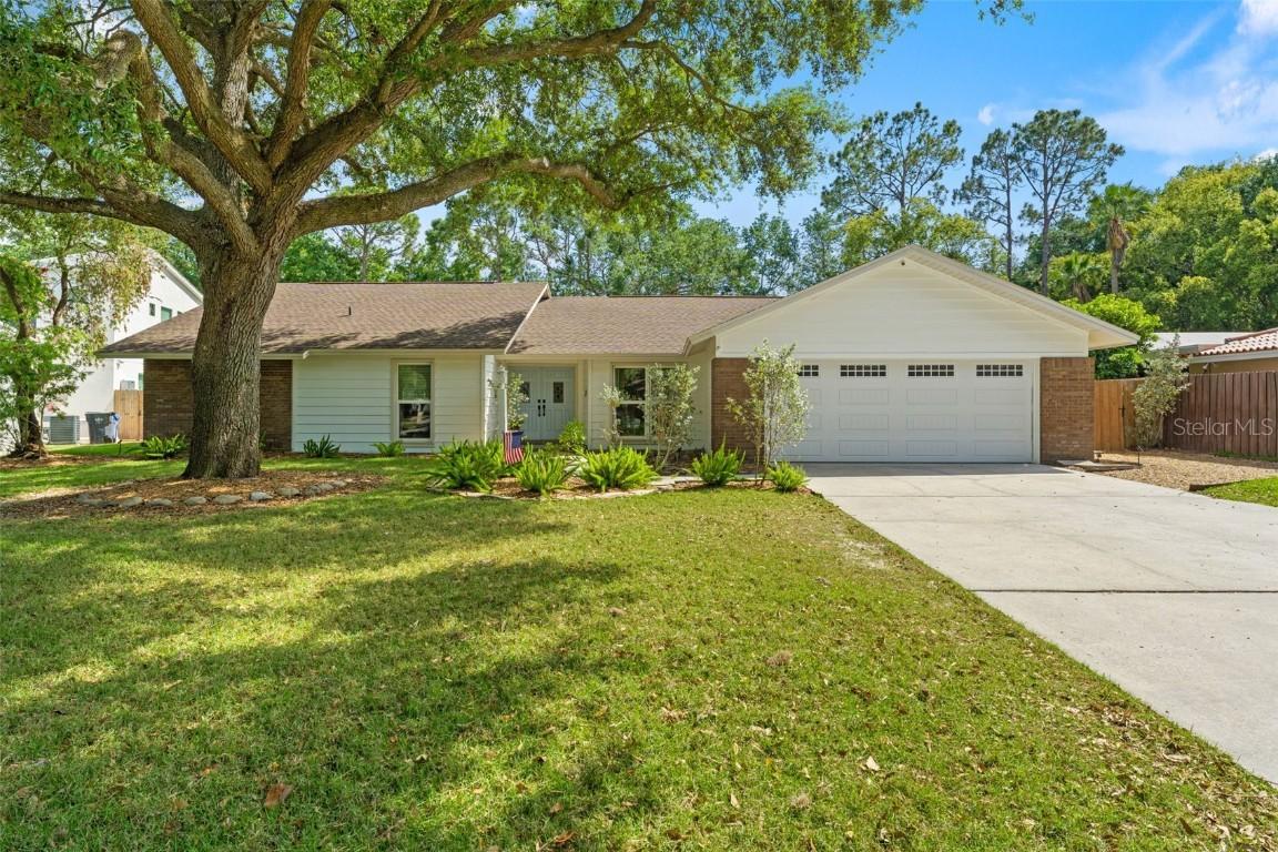 11709 Rolling Oaks Ln., Tampa, FL 33618
