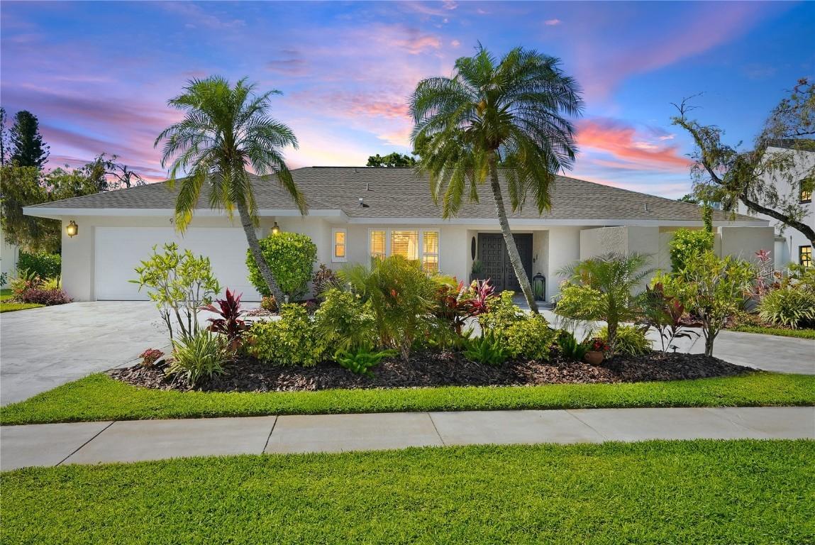 9072 Baywood Park Dr., Seminole, FL 33777